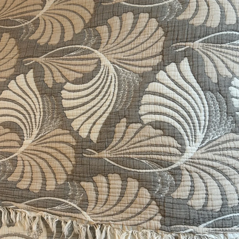 Dancing Leaves Quilted Jacquard 2 Side Woven Bedspread Oversized Queen Neutral
